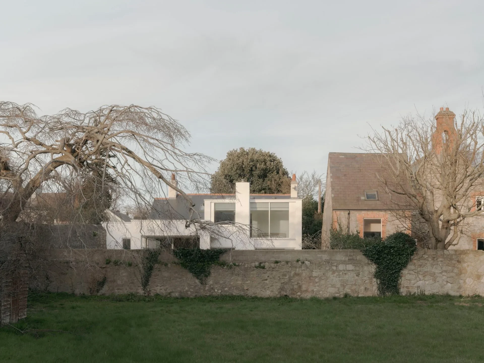 arigho larmour wheeler architects meadow of eve alwa photographer simon menges nino tugushi 04